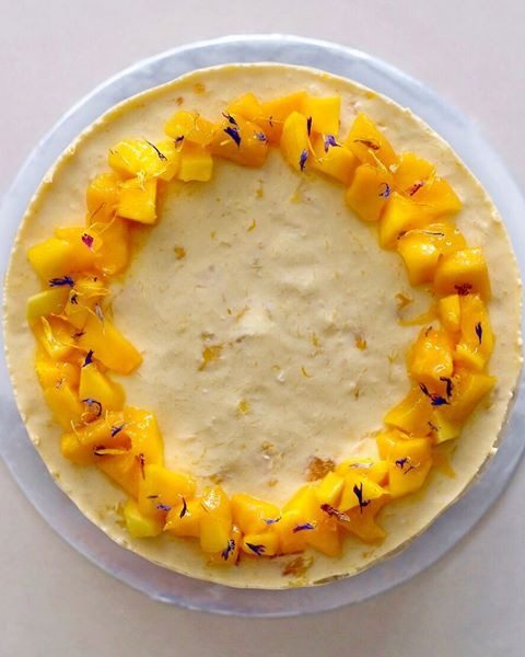 Eggless Mango cake