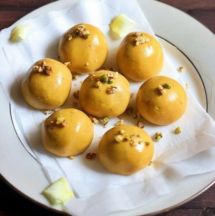 Besan ke laddu